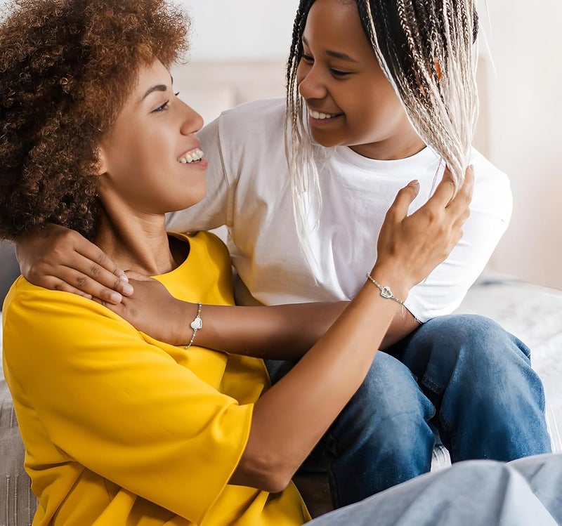 DS Mother Daughter Bracelets Set,18K Gold Plated Stainless Steel Heart Jewelry for Women Girls,Mothers Day Gifts for Mom/Daughter,Adjustable Matching Bracelets for Mommy and Me gift box packaging - Image 4